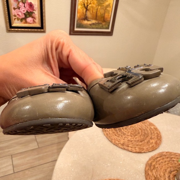 Tory Burch Women's Flats with Logo Accent, Size 7 - Picture 12 of 13